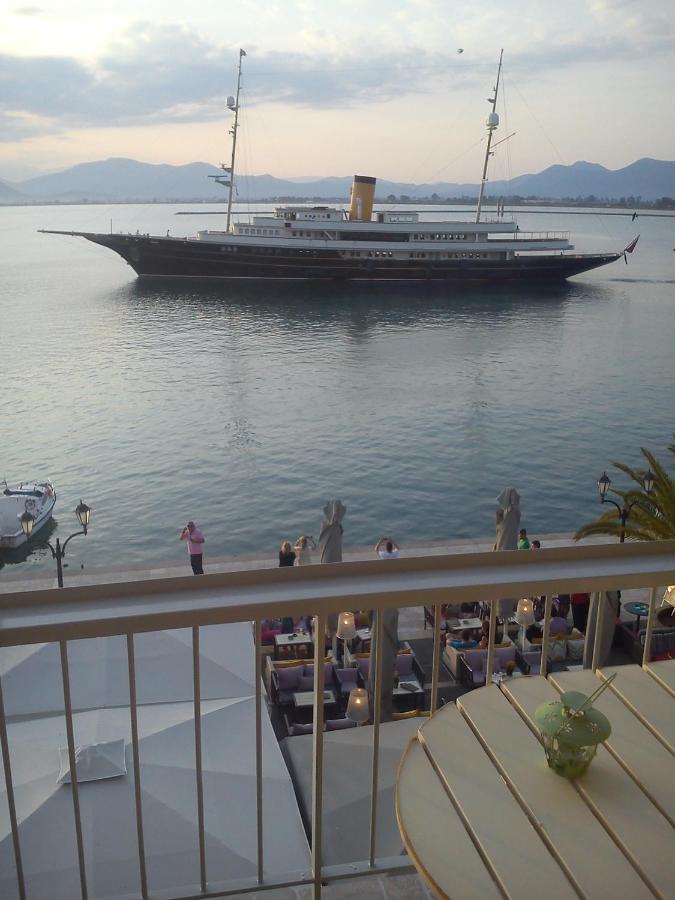 Di Fronte Alla Fortezza Nauplion Buitenkant foto